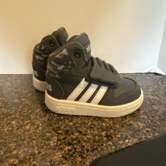 Infant Adidas Hightops Size 4 - Gray Camp - Picture 1 of 11